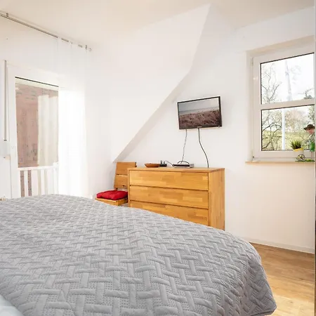 Strandpirat Jan Nyaraló *